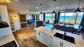 Captains on-the-seafront - stunning sea views- 4br 2bth - large waterfront house